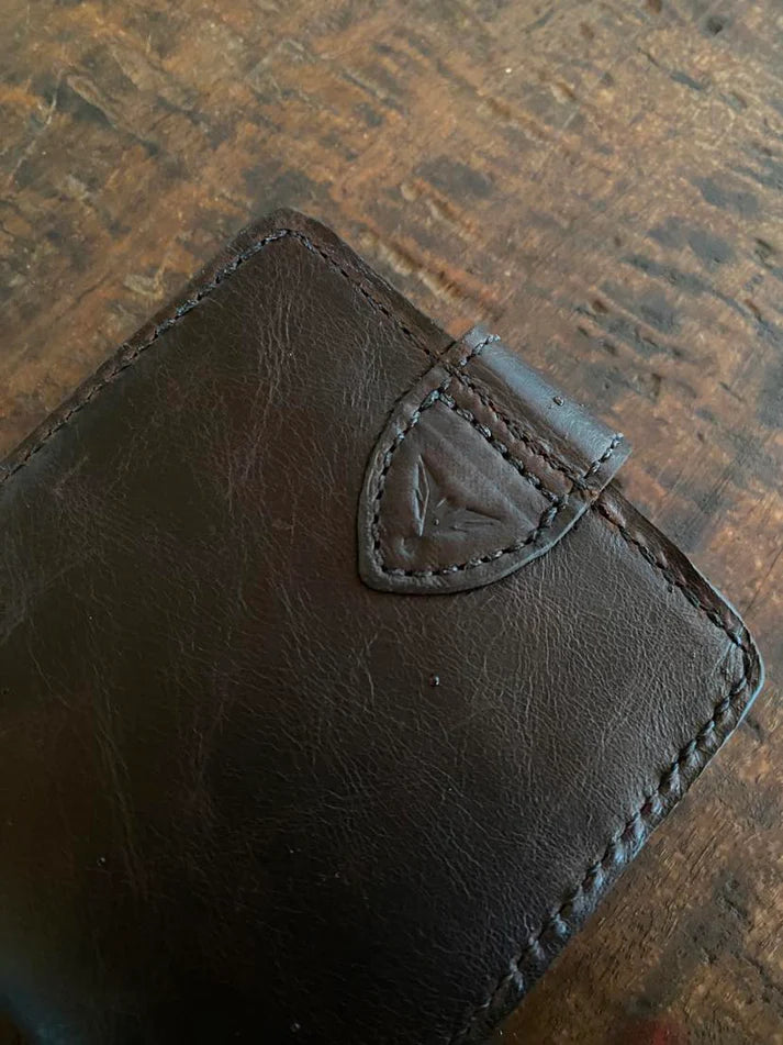 Harrier New Zealand -  Leather Wallet with Apple tag holder Brown